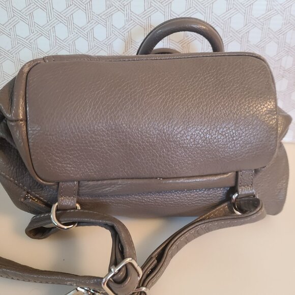 Valentina Grey Leather Backpack with Minimalist Design - Picture 4 of 11
